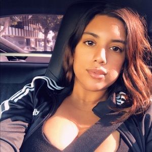 Meet your Posher, Valeria